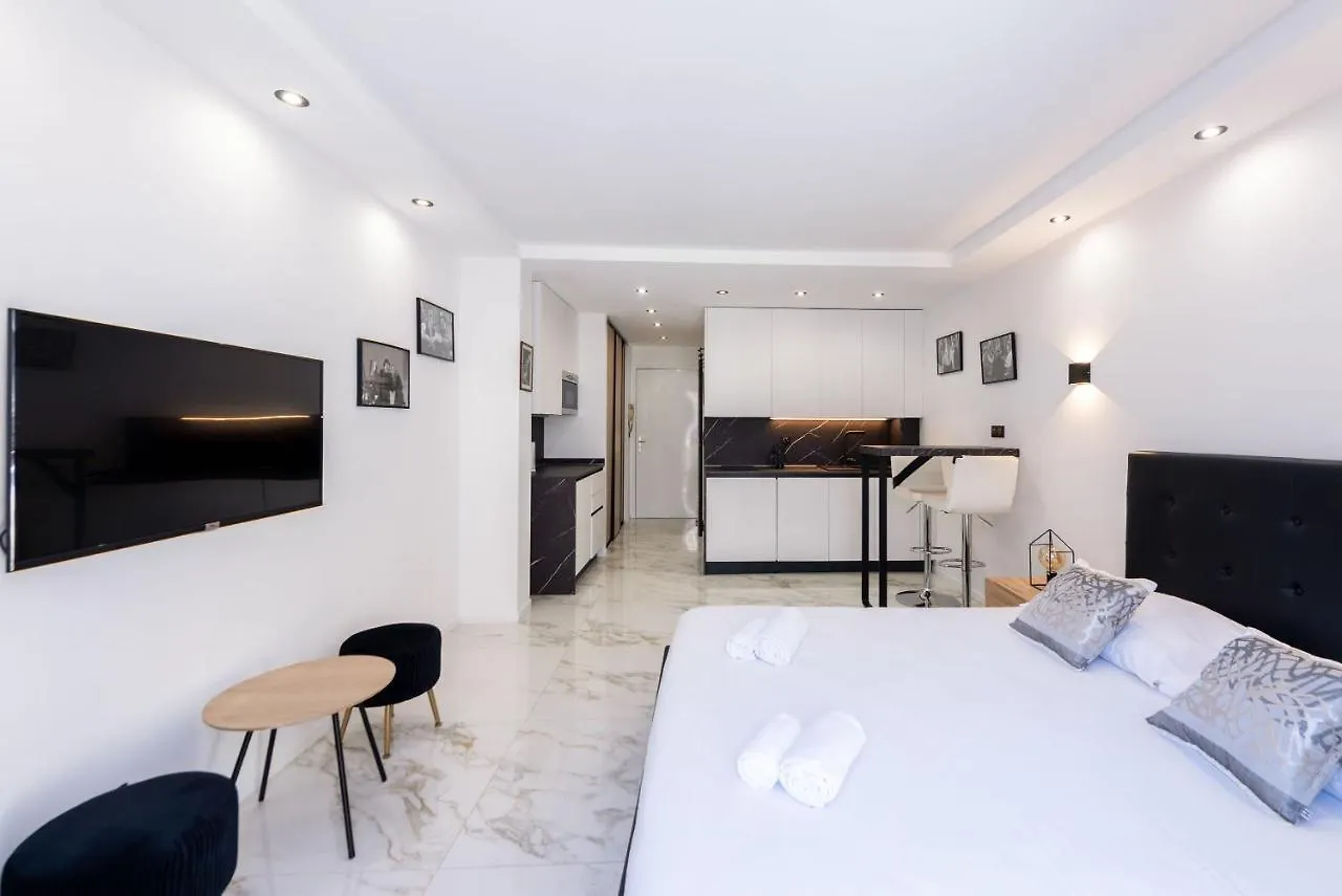 Apartment Large Studio - 50M Cannes Beach - Terrace Sea View