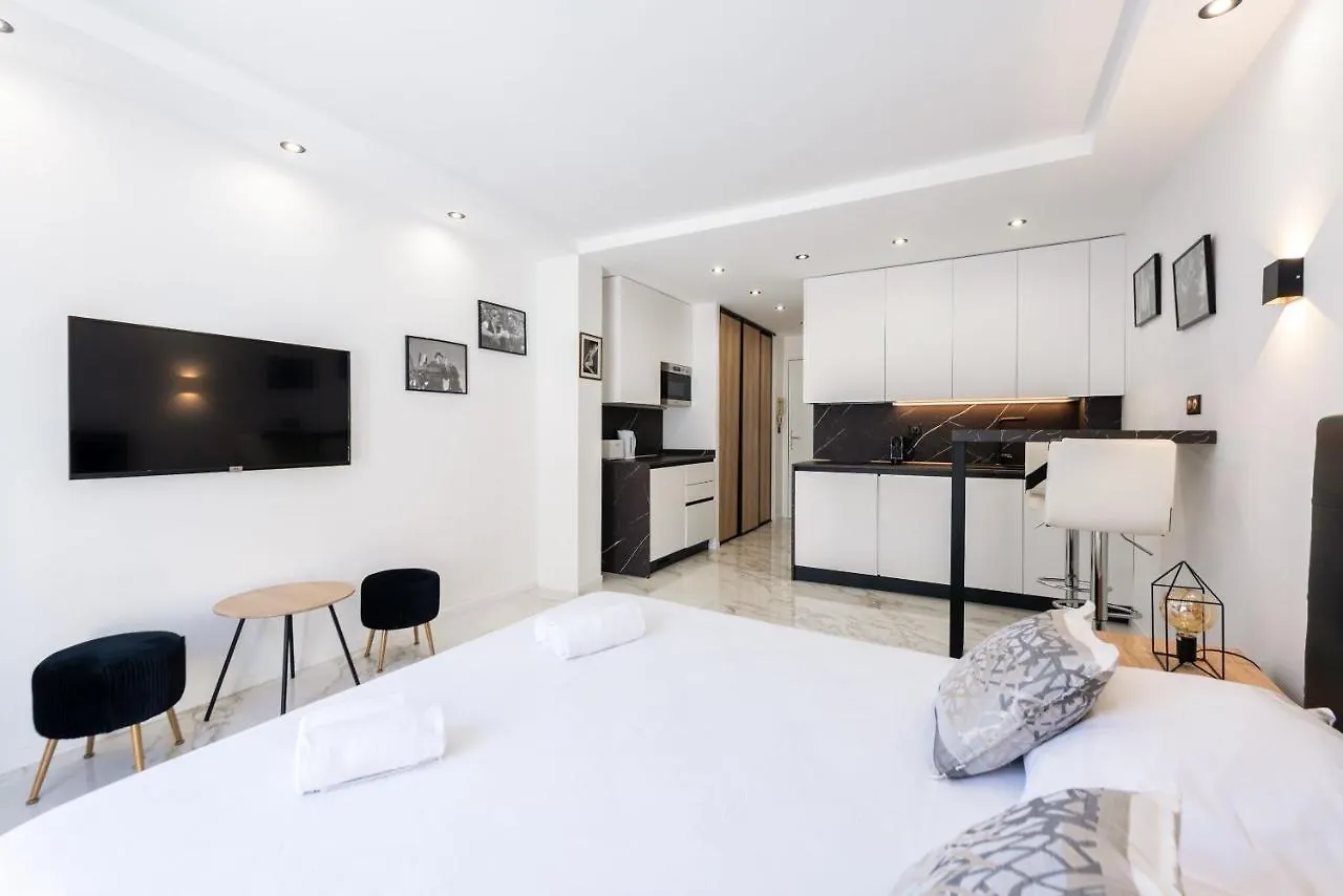 Large Studio - 50M Cannes Beach - Terrace Sea View 0*,  Francie